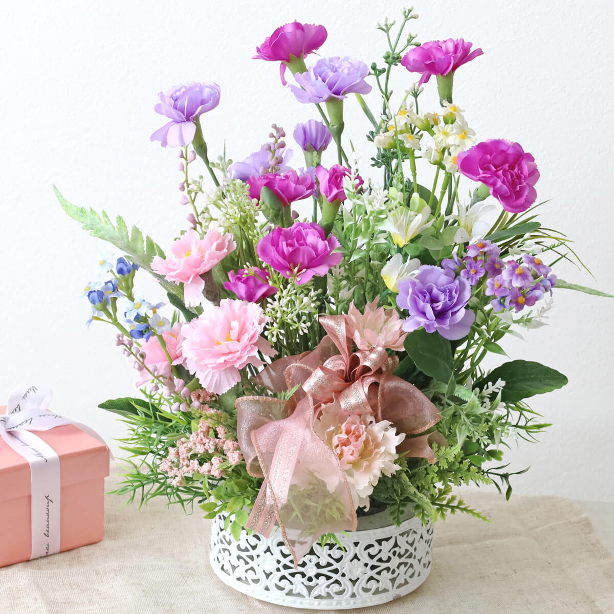 ��̓� ���� �z���C�g���[�X���̊�ɓ������~�j�J�[�l�[�V�����̃A�����W �� �M�t�g CT�G�} �V���N�t�����[ �t�����[�A�����W�����g